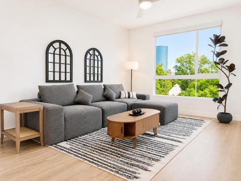 Garden, TV and multimedia, Living room, Decorative detail, Seating area, Garden view