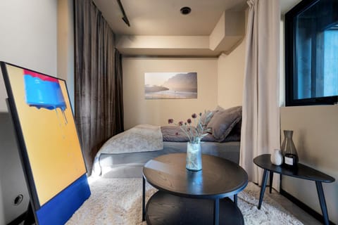 TV and multimedia, Living room, Seating area, Evening entertainment