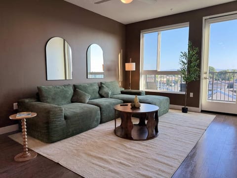 View (from property/room), Balcony/Terrace, Living room, Decorative detail, Seating area, Evening entertainment