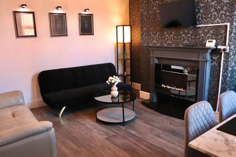 Blooming 2 bedroom Property Apartment in Leeds