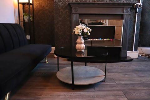 Blooming 2 bedroom Property Apartment in Leeds