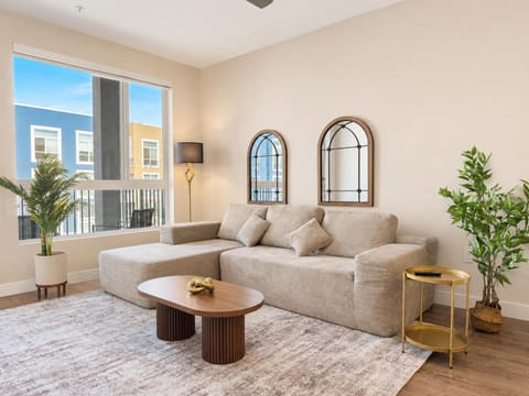 TV and multimedia, Living room, Decorative detail, Seating area, heating, internet, air conditioner
