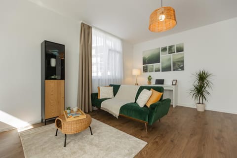 TV and multimedia, Living room, Seating area, wardrobe
