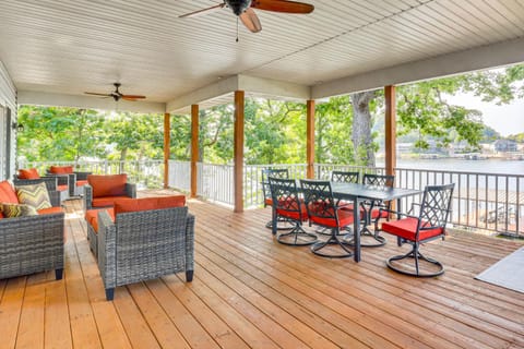Boat, Fish and Explore! Gem on Lake of the Ozarks House in Lake of the Ozarks