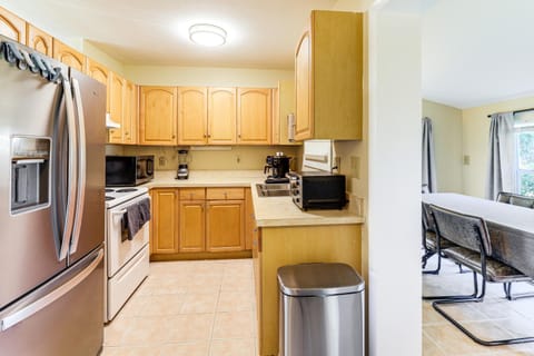 2 Mi to Shore Riviera Beach Retreat with Yard House in Riviera Beach