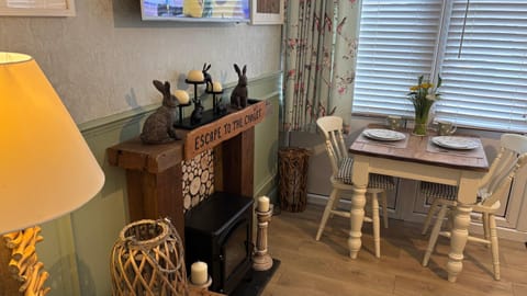 Seating area, Dining area