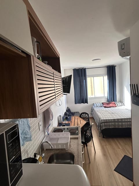 Bed, TV and multimedia, Kitchen or kitchenette, Photo of the whole room, Seating area, Dining area, Bedroom, internet, air conditioner