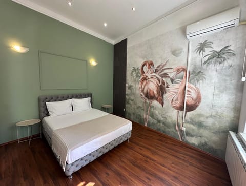 Bed, Photo of the whole room, Decorative detail, Bedroom