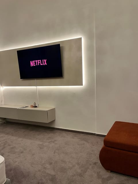 TV and multimedia, Seating area, Evening entertainment