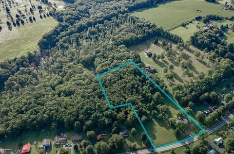 PA Country 1870 Colonial on 5 Acres House in Lake Erie