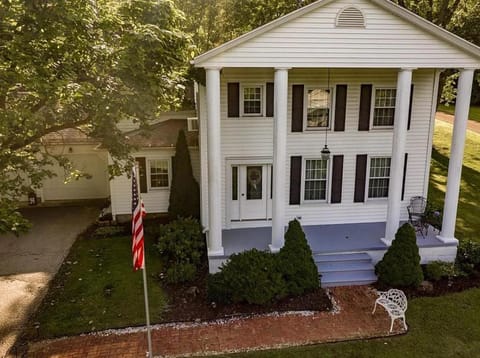 PA Country 1870 Colonial on 5 Acres House in Lake Erie