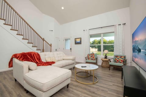 TV and multimedia, Living room, Seating area