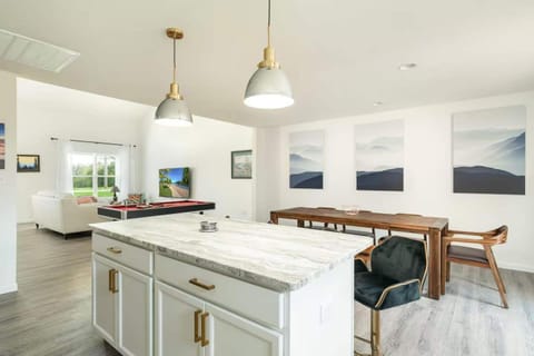 Southern Comfort- Knoxville Family Getaway House in Oak Ridge