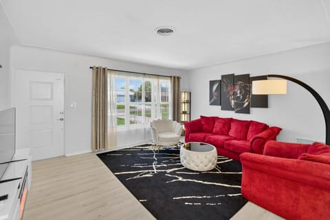 Azure Hideaway w Private Heated Pool, 8 Min to St Pete Beach House in St Petersburg