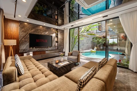 Communal lounge/ TV room, TV and multimedia, Living room, Seating area, Evening entertainment, Pool view, Swimming pool