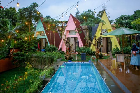 Property building, Swimming pool, Swimming pool
