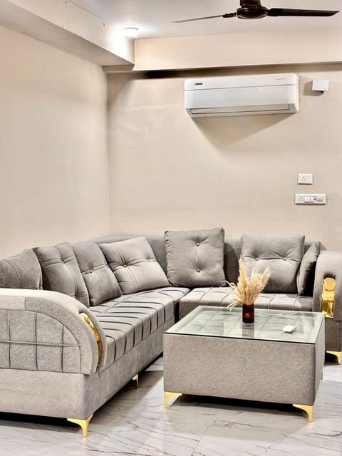 Living room, Seating area, air conditioner