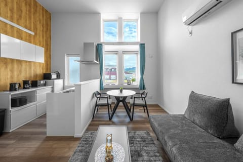 Living room, Dining area, kitchen