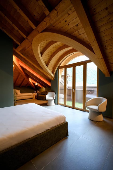 Bed, Natural landscape, Living room, Photo of the whole room, Seating area, Bedroom