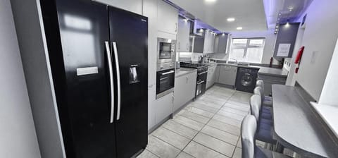 Kitchen or kitchenette, Kitchen or kitchenette