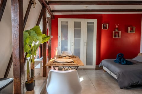 Bed, Living room, Photo of the whole room, Dining area, Bedroom