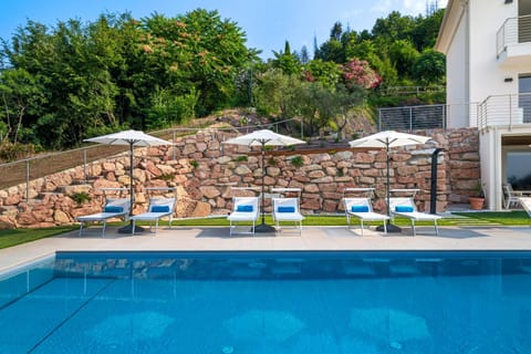 Patio, Pool view, Swimming pool, Swimming pool, sunbed