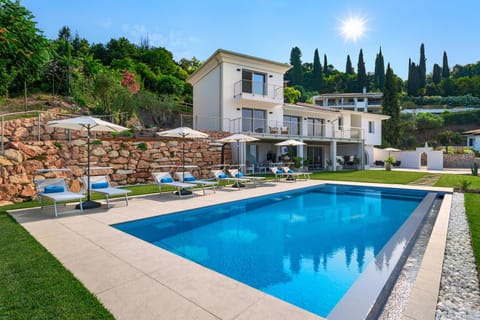 Property building, Day, Natural landscape, Garden, Garden view, Pool view, Swimming pool, Swimming pool, sunbed