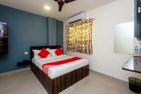 Bed, Photo of the whole room, Bedroom, fireplace