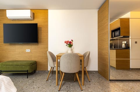 TV and multimedia, Dining area