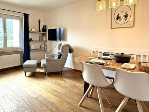 Property building, TV and multimedia, Living room, Seating area