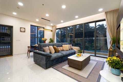 Garden, View (from property/room), Balcony/Terrace, Living room, Seating area, Garden view