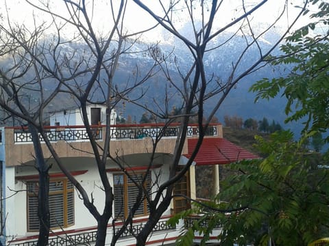 Property building, Day, Natural landscape, Mountain view