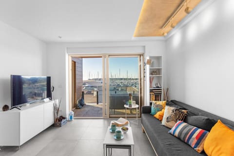 View (from property/room), Balcony/Terrace, Living room