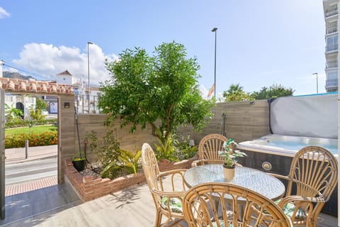 Property building, Balcony/Terrace, Living room