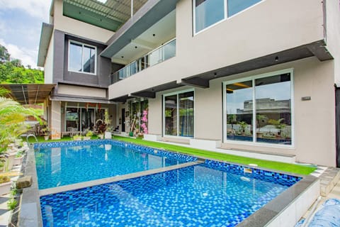 Swimming pool, Swimming pool