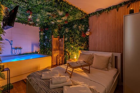 Night, Hot Tub, Photo of the whole room, Decorative detail, Bath, wardrobe