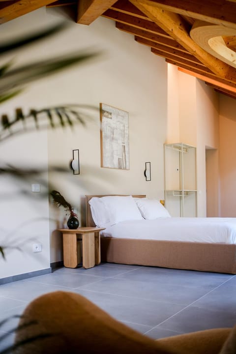 Sky Room Square View - 3 min walk to Bernina Express Bed and Breakfast in Province of Brescia