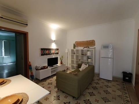 Communal lounge/ TV room, Communal lounge/ TV room, Seating area, Dining area, air conditioner