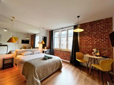 Bed, Photo of the whole room, Seating area