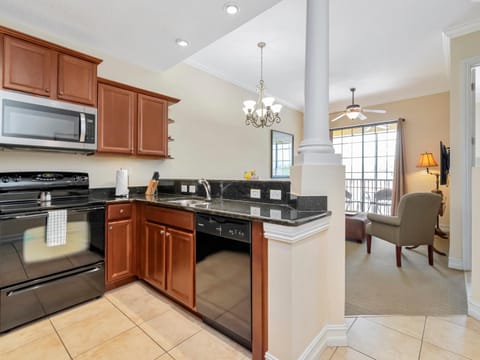2 bed 2 bath full Kitchen, at Golf Resort Apartment in Greater Carrollwood