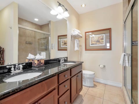 2 bed 2 bath full Kitchen, at Golf Resort Apartment in Greater Carrollwood