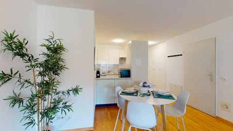 Neugasse 83-85 - Self Check In by Homenhancement Apartment in Zurich City