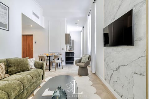 TV and multimedia, Kitchen or kitchenette, Living room, Dining area