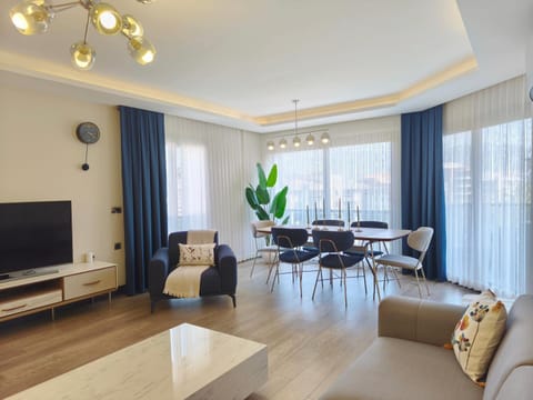 Living room, Seating area, Dining area
