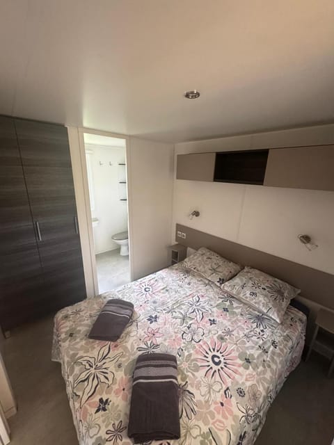 Bed, Photo of the whole room, Bedroom, towels, wardrobe