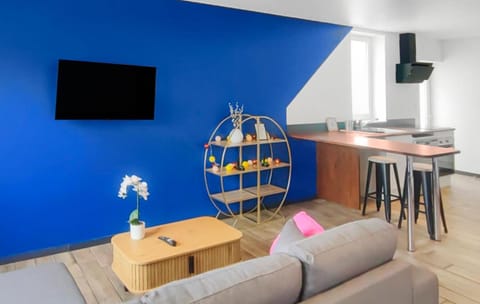 Neighbourhood, TV and multimedia, Living room, Lounge or bar, Seating area, Dining area, Parking, pet friendly, kitchen