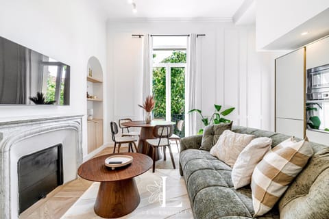 TV and multimedia, Living room, Dining area, Garden view