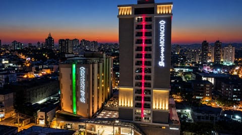 Property building, Facade/entrance, Night