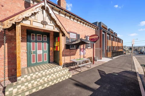 Property building, Restaurant/places to eat, Day, Street view, Quiet street view