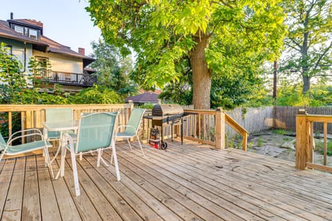 3 Mi to Dtwn Detroit Spacious Home with Yard! House in Windsor